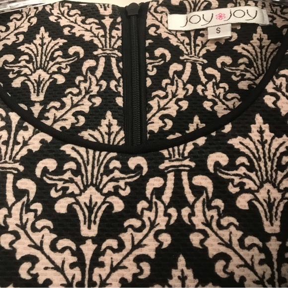NWOT Joy Joy Sleeveless Black and Bone Damask Pattern Peplum Top - Picture 3 of 5